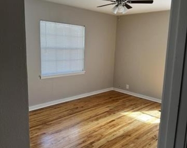 8427 Ridgelea Street - Photo Thumbnail 10