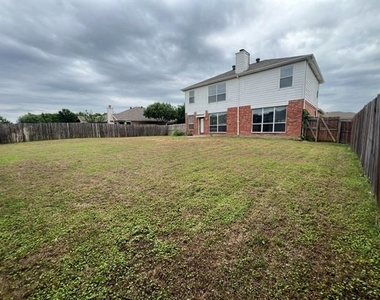 2805 Crater Lake Lane - Photo Thumbnail 20