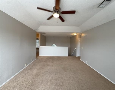 2805 Crater Lake Lane - Photo Thumbnail 14