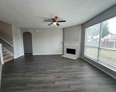 2805 Crater Lake Lane - Photo Thumbnail 1
