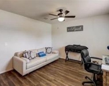 1325 Vernon Drive - Photo Thumbnail 3