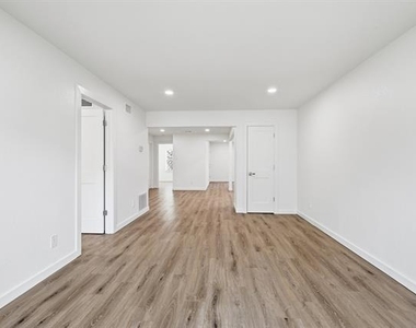 4816 Amesbury Drive - Photo Thumbnail 2