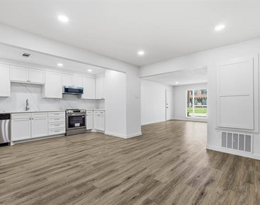 4816 Amesbury Drive - Photo Thumbnail 6