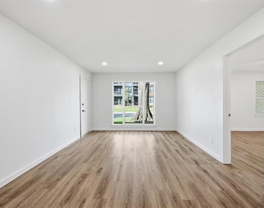 4816 Amesbury Drive - Photo Thumbnail 3