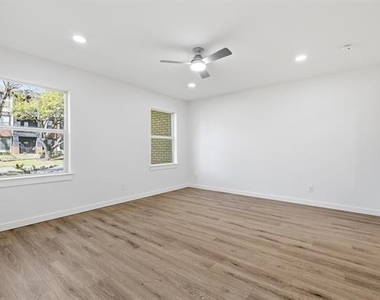 4816 Amesbury Drive - Photo Thumbnail 8