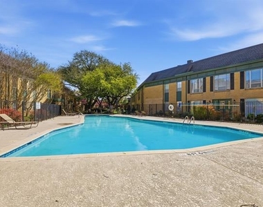 4816 Amesbury Drive - Photo Thumbnail 17