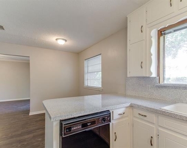 6024 Blueridge Drive - Photo Thumbnail 15