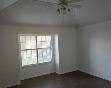 3305 Bucknell Drive - Photo Thumbnail 10