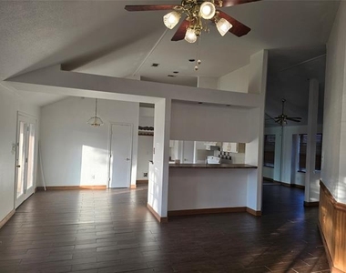 3305 Bucknell Drive - Photo Thumbnail 4