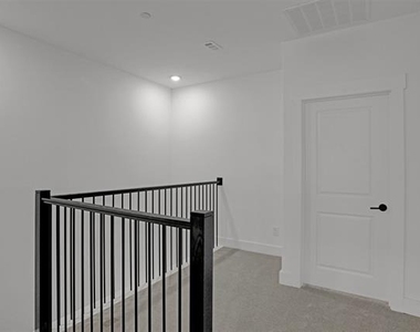 2553 Huxley Mews - Photo Thumbnail 7