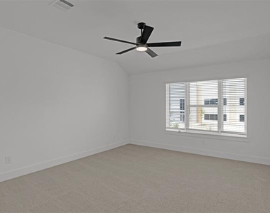 2553 Huxley Mews - Photo Thumbnail 12