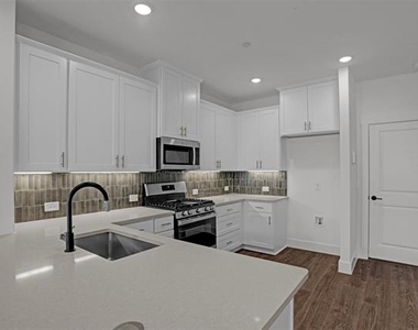 2553 Huxley Mews - Photo Thumbnail 3
