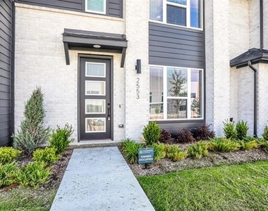2553 Huxley Mews - Photo Thumbnail 1