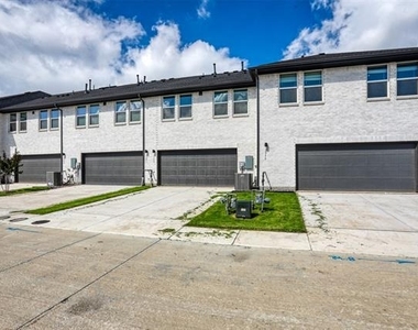 2553 Huxley Mews - Photo Thumbnail 17