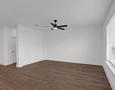 2553 Huxley Mews - Photo Thumbnail 5