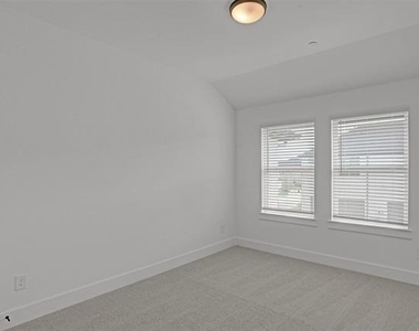 2553 Huxley Mews - Photo Thumbnail 14