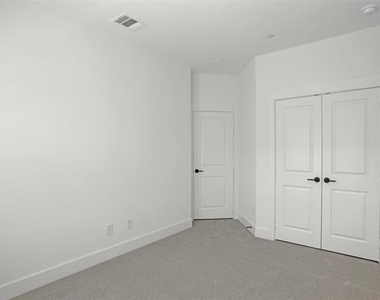 2553 Huxley Mews - Photo Thumbnail 13