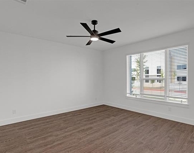 2553 Huxley Mews - Photo Thumbnail 4