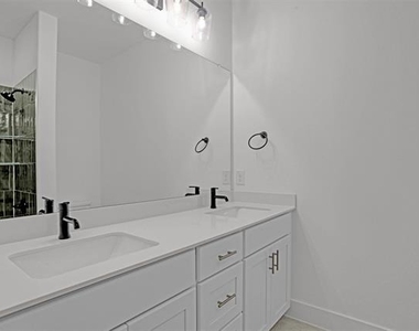 2553 Huxley Mews - Photo Thumbnail 16