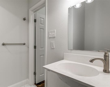 2323 Stoneman Street - Photo Thumbnail 4
