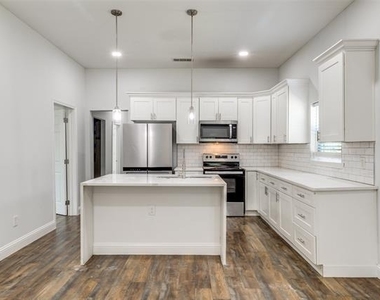2323 Stoneman Street - Photo Thumbnail 8
