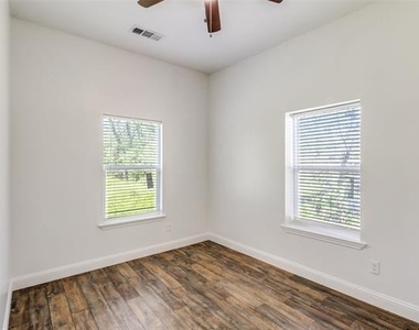 2323 Stoneman Street - Photo Thumbnail 13