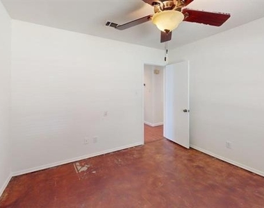 2961 Cripple Creek Trail - Photo Thumbnail 10