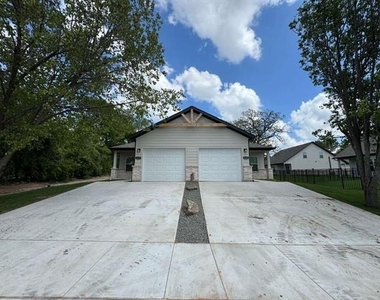 1223 S Austin Street - Photo Thumbnail 3