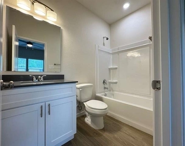 1223 S Austin Street - Photo Thumbnail 8