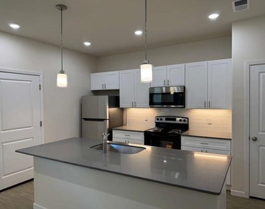 1223 S Austin Street - Photo Thumbnail 6