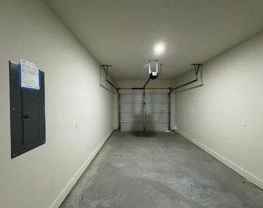 1223 S Austin Street - Photo Thumbnail 12