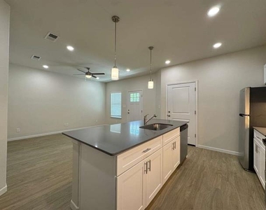 1223 S Austin Street - Photo Thumbnail 5