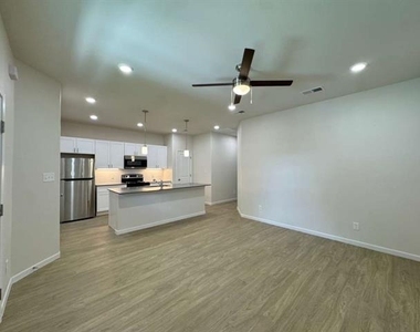 1223 S Austin Street - Photo Thumbnail 4