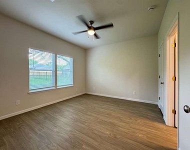 1223 S Austin Street - Photo Thumbnail 9