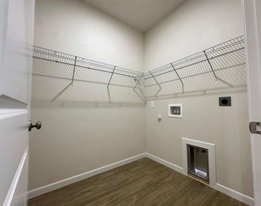 1223 S Austin Street - Photo Thumbnail 11