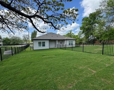 1223 S Austin Street - Photo Thumbnail 13