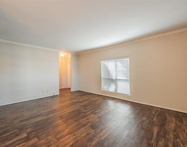 4312 Bellaire Drive S - Photo Thumbnail 4