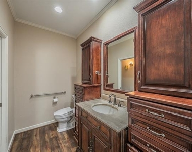 4312 Bellaire Drive S - Photo Thumbnail 16