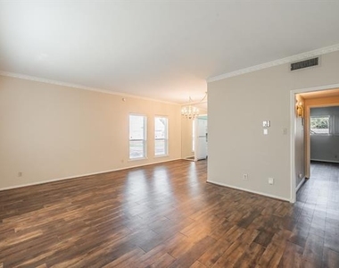 4312 Bellaire Drive S - Photo Thumbnail 2