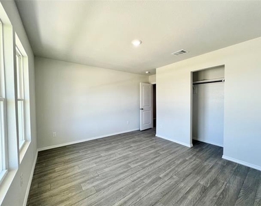 544 Quail Meadows Drive - Photo Thumbnail 4