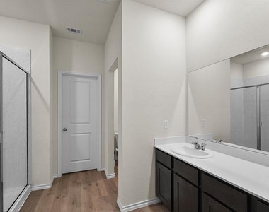205 Fieldtrail Lane - Photo Thumbnail 6