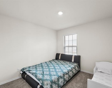 205 Fieldtrail Lane - Photo Thumbnail 12