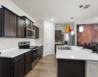 205 Fieldtrail Lane - Photo Thumbnail 4