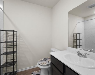 205 Fieldtrail Lane - Photo Thumbnail 8