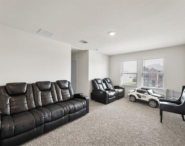 205 Fieldtrail Lane - Photo Thumbnail 9