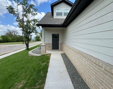 419 W Dulin Street - Photo Thumbnail 2