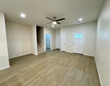 419 W Dulin Street - Photo Thumbnail 4