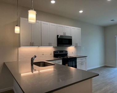 419 W Dulin Street - Photo Thumbnail 5