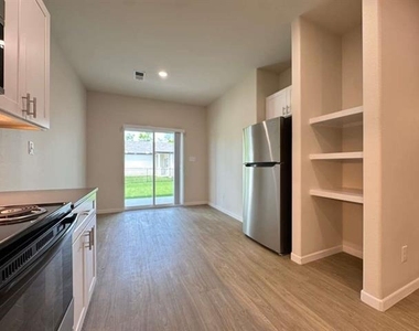 419 W Dulin Street - Photo Thumbnail 6