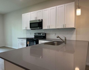 417 W Dulin Street - Photo Thumbnail 9